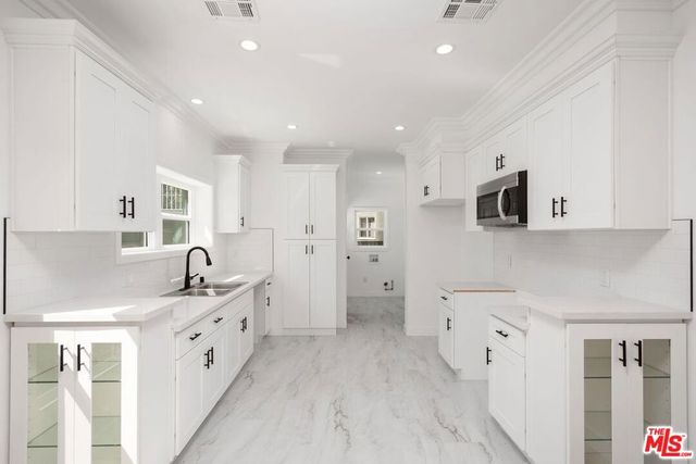 4526 St Elmo Drive, Los Angeles, CA 90019