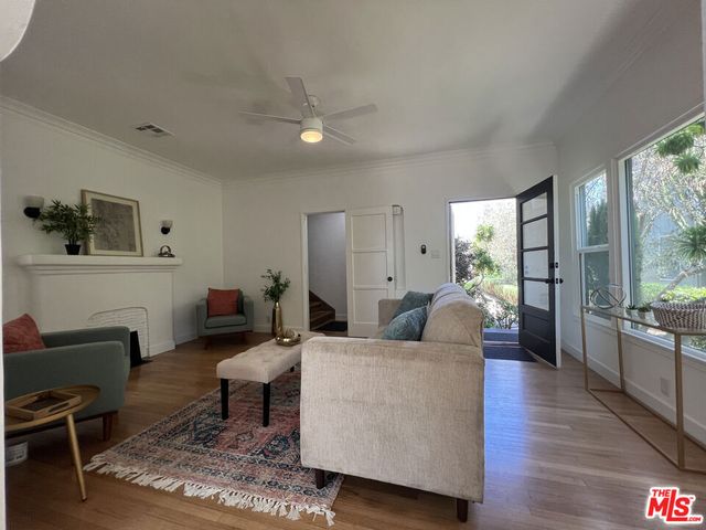 4526 St Elmo Drive, Los Angeles, CA 90019