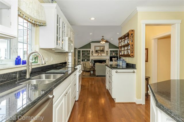 32291 Verona Circle, Beverly Hills Village, MI 48025