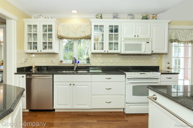 32291 Verona Circle, Beverly Hills Village, MI 48025