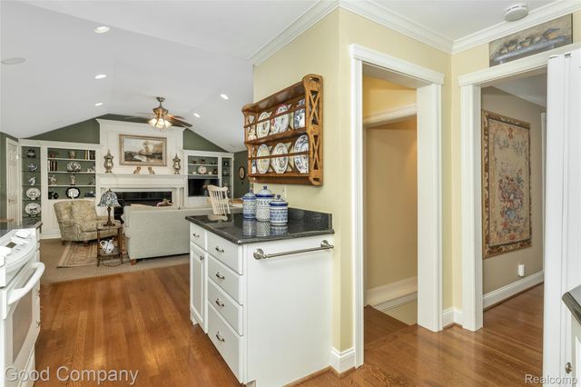 32291 Verona Circle, Beverly Hills Village, MI 48025
