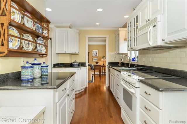 32291 Verona Circle, Beverly Hills Village, MI 48025