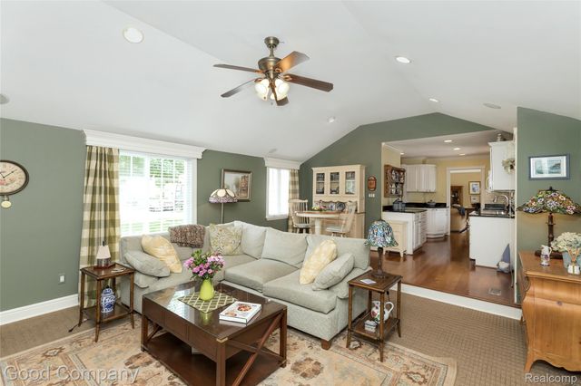 32291 Verona Circle, Beverly Hills Village, MI 48025