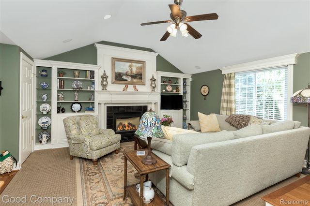 32291 Verona Circle, Beverly Hills Village, MI 48025
