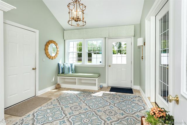 32291 Verona Circle, Beverly Hills Village, MI 48025