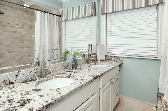 32291 Verona Circle, Beverly Hills Village, MI 48025