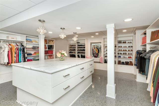 32291 Verona Circle, Beverly Hills Village, MI 48025