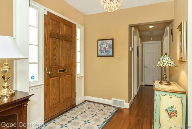 32291 Verona Circle, Beverly Hills Village, MI 48025