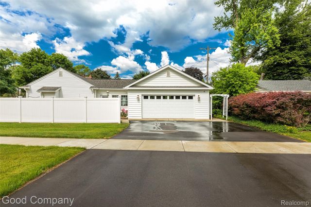 32291 Verona Circle, Beverly Hills Village, MI 48025