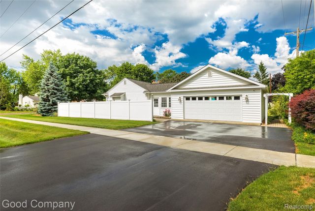 32291 Verona Circle, Beverly Hills Village, MI 48025