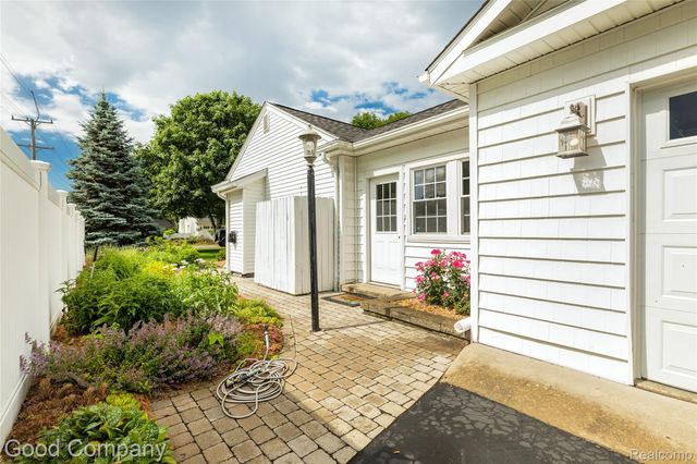 32291 Verona Circle, Beverly Hills Village, MI 48025