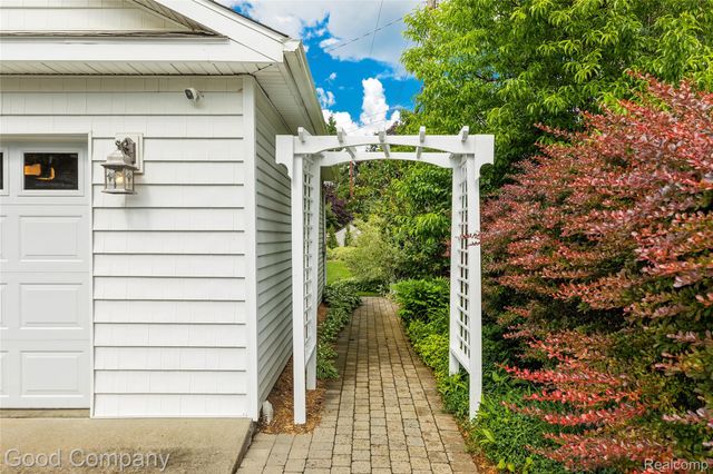 32291 Verona Circle, Beverly Hills Village, MI 48025