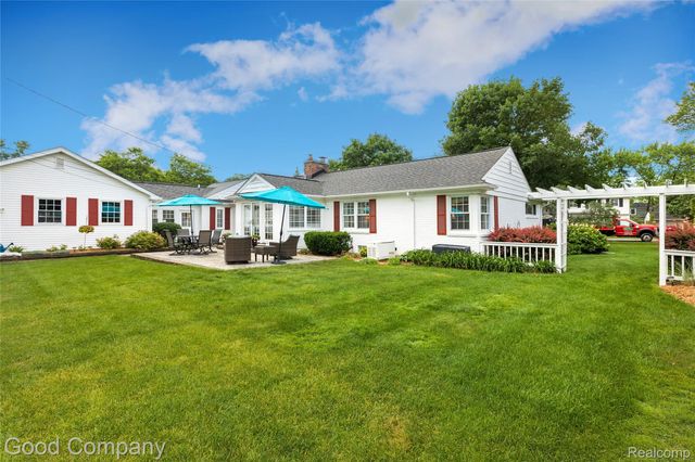 32291 Verona Circle, Beverly Hills Village, MI 48025