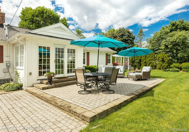 32291 Verona Circle, Beverly Hills Village, MI 48025