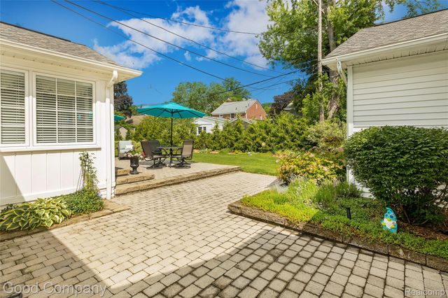 32291 Verona Circle, Beverly Hills Village, MI 48025