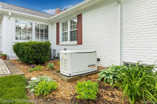32291 Verona Circle, Beverly Hills Village, MI 48025