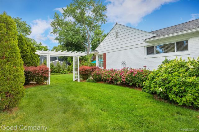 32291 Verona Circle, Beverly Hills Village, MI 48025