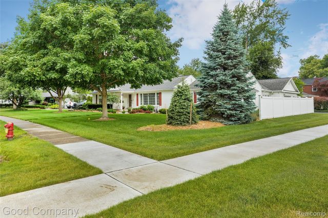 32291 Verona Circle, Beverly Hills Village, MI 48025