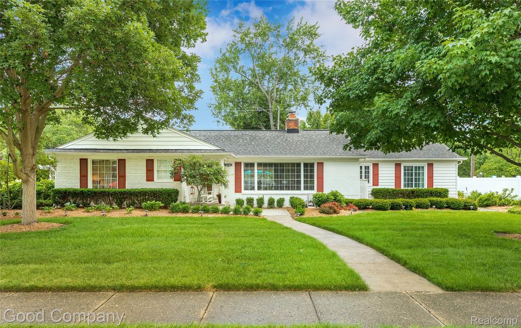 32291 Verona Circle, Beverly Hills Village, MI 48025