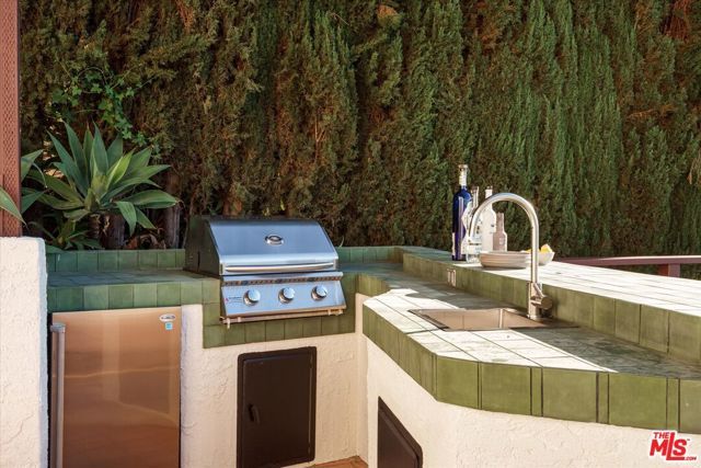 4249 Torreon Drive, Woodland Hills (los Angeles), CA 91364