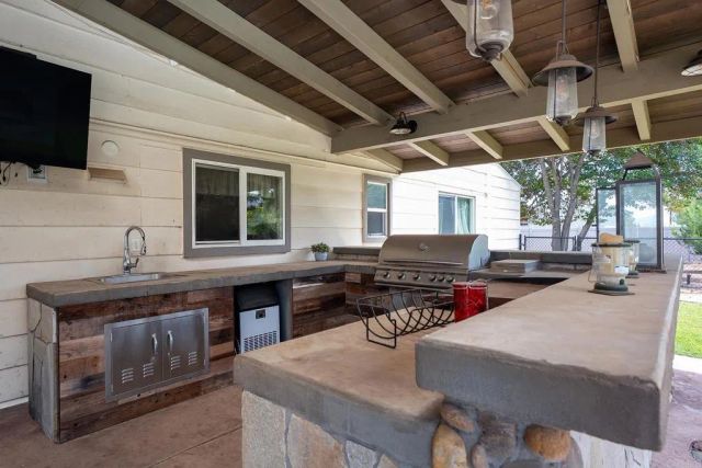 2430 GEYER LN, Alpine, CA 91901