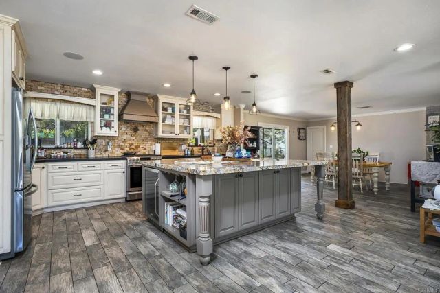 2430 GEYER LN, Alpine, CA 91901