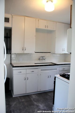 245 Post Ave Apt 4, San Antonio, TX 78215