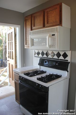 245 Post Ave Apt 4, San Antonio, TX 78215