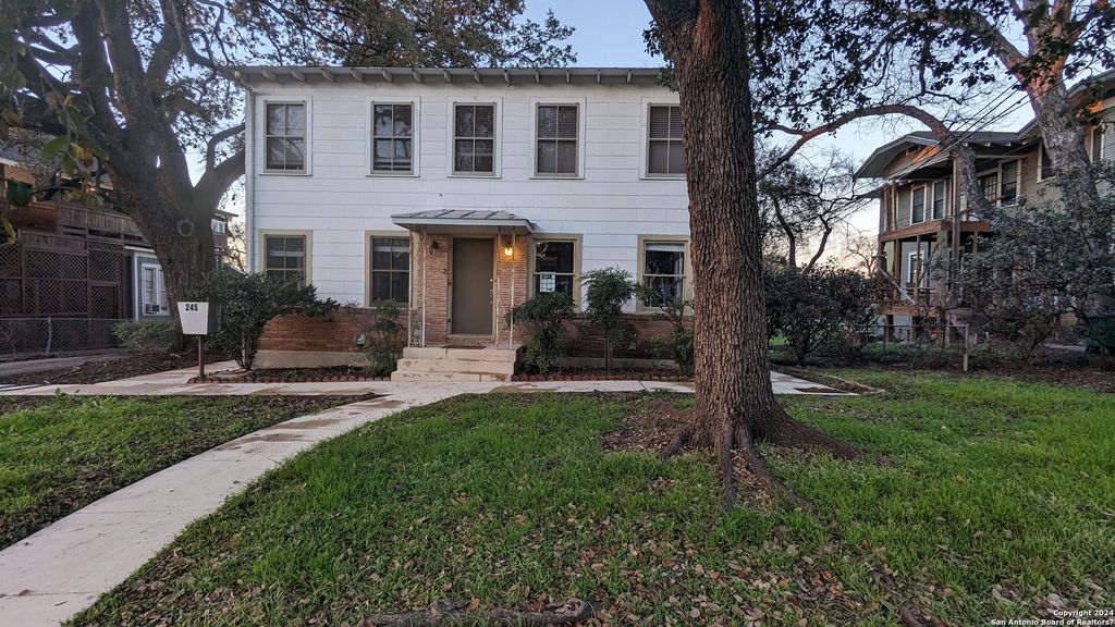 245 Post Ave Apt 4, San Antonio, TX 78215