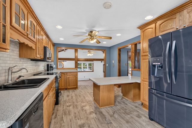 15 Ellington Rd, Tewksbury, MA 01876