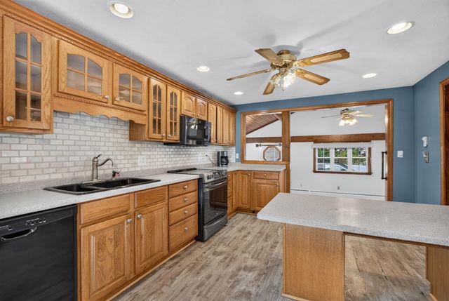 15 Ellington Rd, Tewksbury, MA 01876