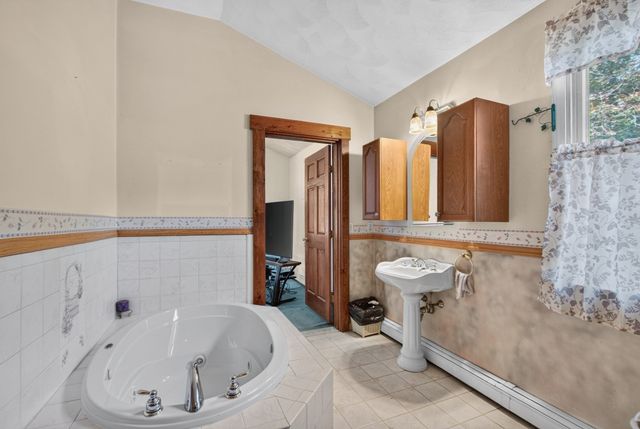 15 Ellington Rd, Tewksbury, MA 01876