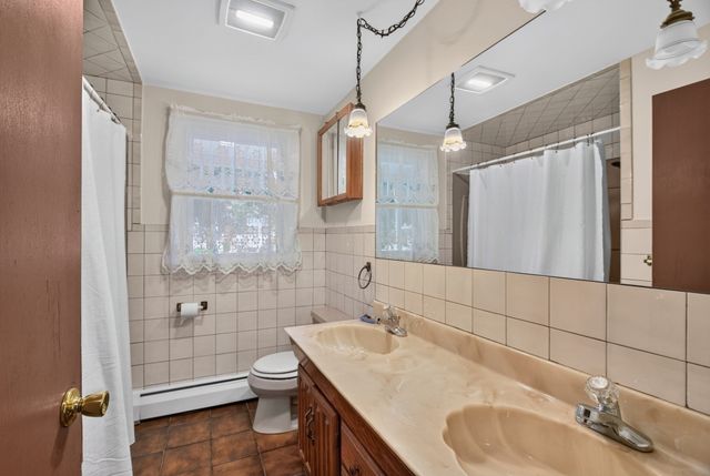 15 Ellington Rd, Tewksbury, MA 01876