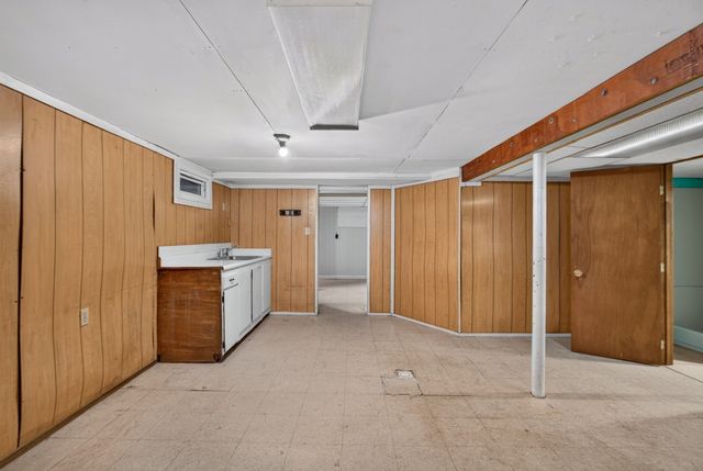 15 Ellington Rd, Tewksbury, MA 01876