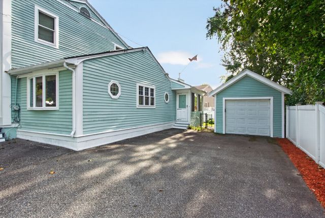 15 Ellington Rd, Tewksbury, MA 01876