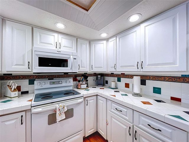 37761 OAK FORREST DRIVE, Dade City, FL 33523