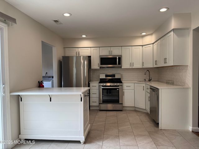 46 Kingsley Way, Freehold, NJ 07728