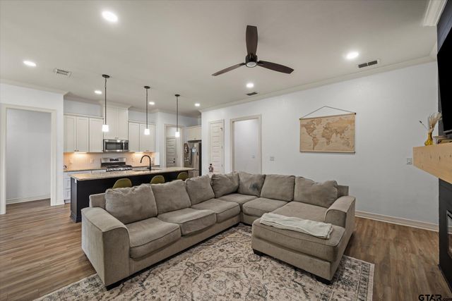 1707 Forestdale Boulevard, Whitehouse, TX 75791