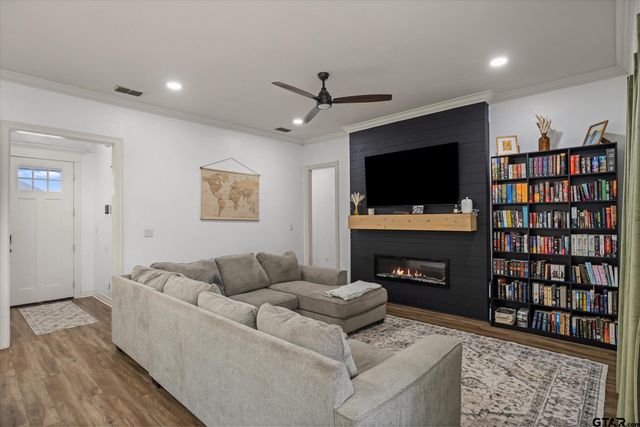 1707 Forestdale Boulevard, Whitehouse, TX 75791