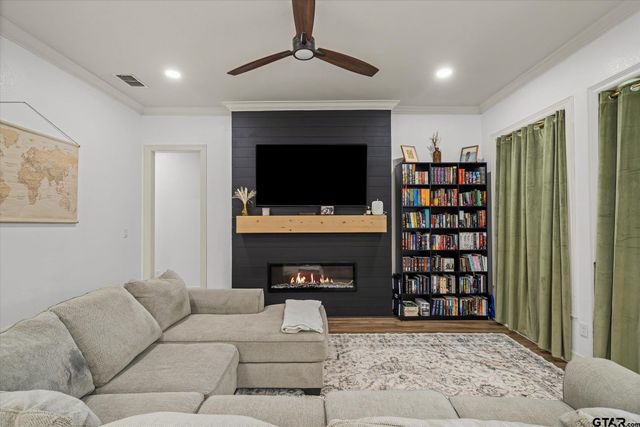 1707 Forestdale Boulevard, Whitehouse, TX 75791