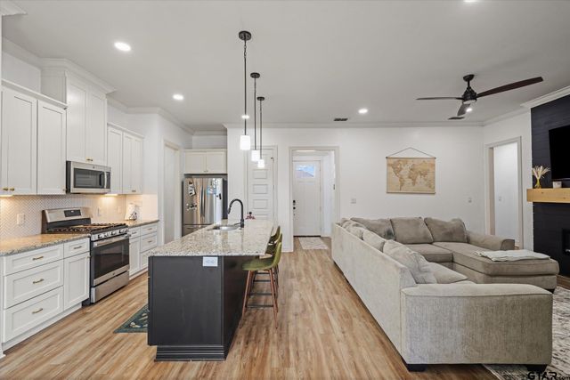 1707 Forestdale Boulevard, Whitehouse, TX 75791