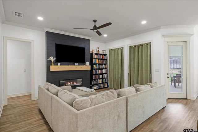 1707 Forestdale Boulevard, Whitehouse, TX 75791