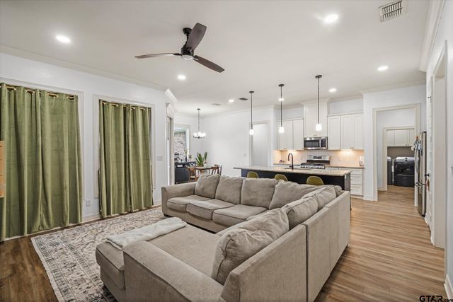 1707 Forestdale Boulevard, Whitehouse, TX 75791