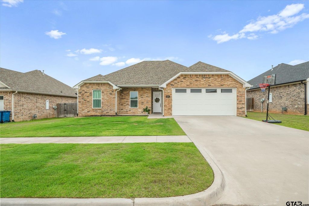1707 Forestdale Boulevard, Whitehouse, TX 75791