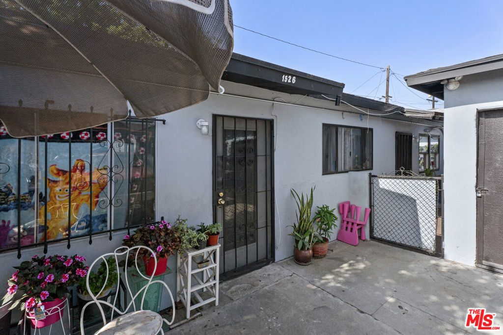 Image 10 of property listing at 1526 E 77th Place, Los Angeles, CA 90001