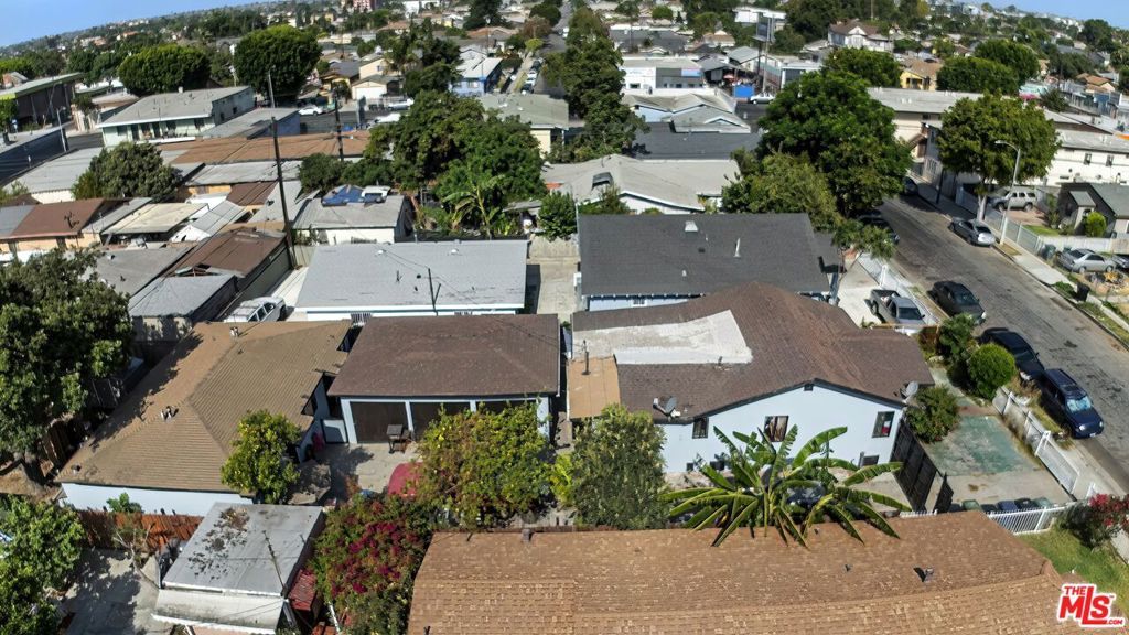 Image 3 of property listing at 1526 E 77th Place, Los Angeles, CA 90001