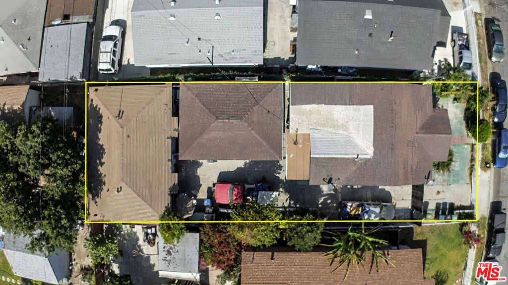 Image 4 of property listing at 1526 E 77th Place, Los Angeles, CA 90001