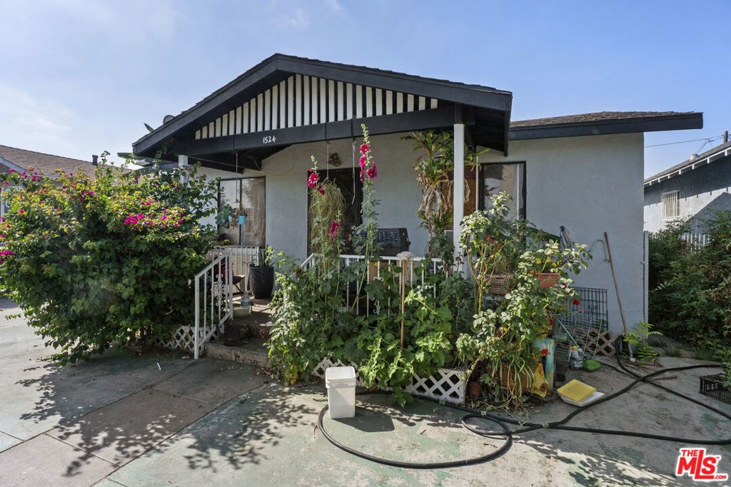 Image 6 of property listing at 1526 E 77th Place, Los Angeles, CA 90001
