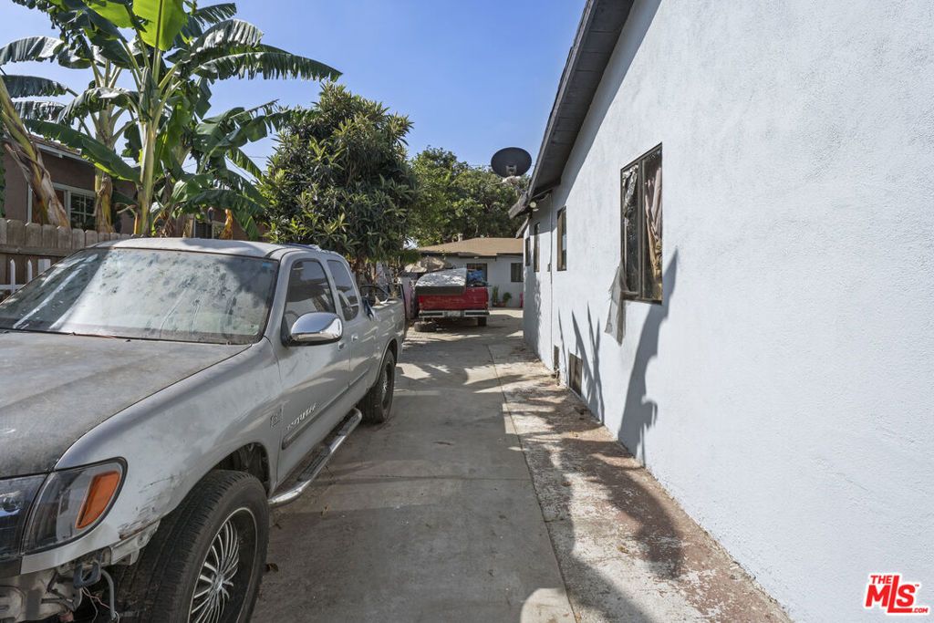 Image 7 of property listing at 1526 E 77th Place, Los Angeles, CA 90001