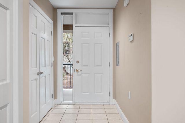 40 College St Apt 210, Burlington, VT 05401